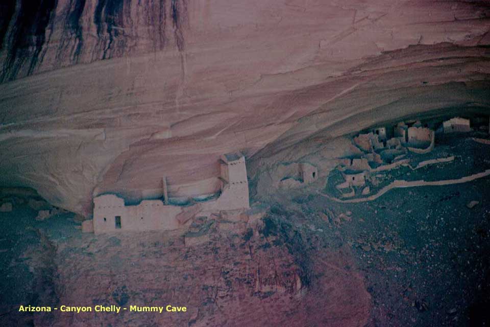 canyon de chelly - mummy cave